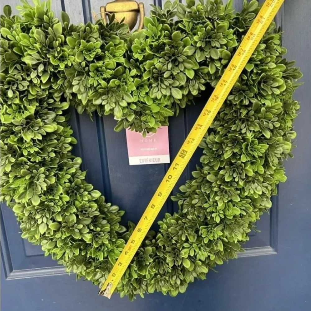 Martha Stewart Home Heart-Shaped Green Boxwood indoor/ outdoor Wreath NWT